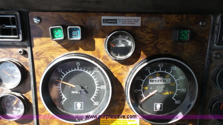 image for item K5101 1995 Kenworth T600B semi truck