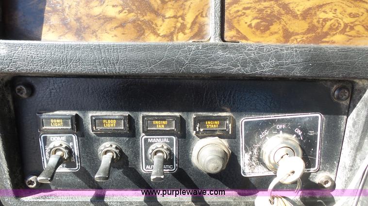 image for item K5101 1995 Kenworth T600B semi truck