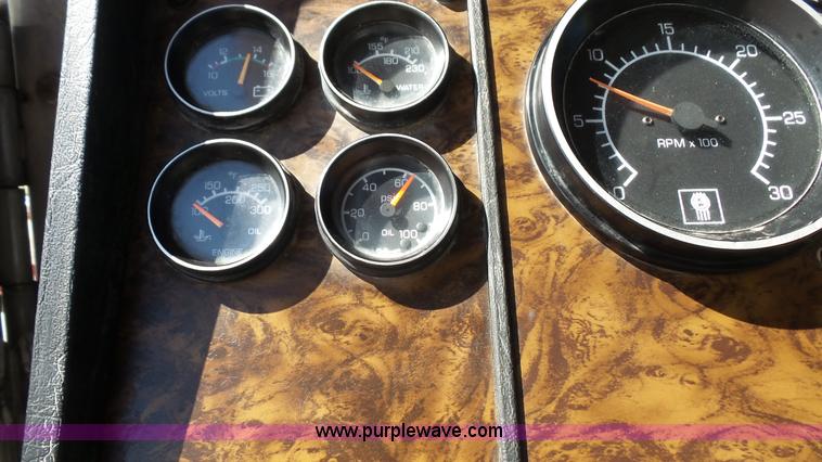 image for item K5101 1995 Kenworth T600B semi truck