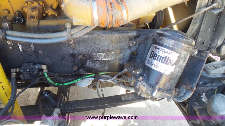 image for item K5101 1995 Kenworth T600B semi truck