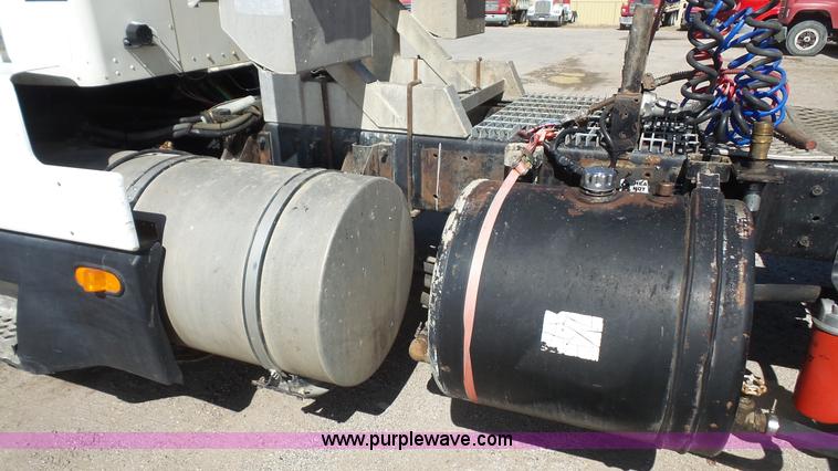 image for item K5101 1995 Kenworth T600B semi truck