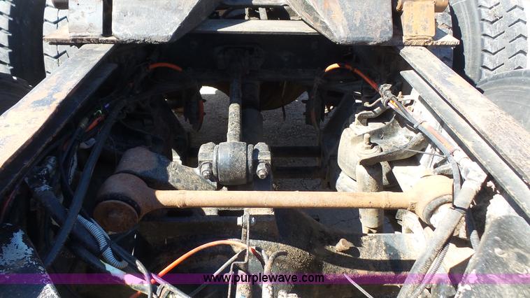 image for item K5101 1995 Kenworth T600B semi truck