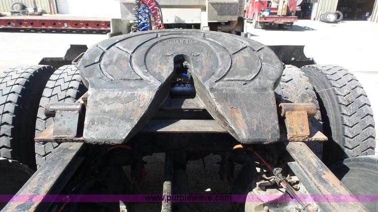 image for item K5101 1995 Kenworth T600B semi truck