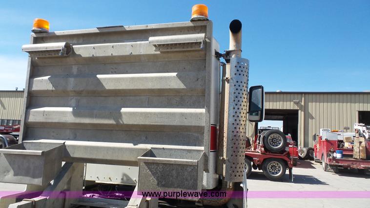 image for item K5101 1995 Kenworth T600B semi truck