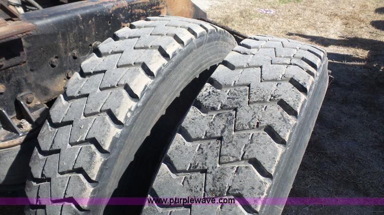 image for item K5101 1995 Kenworth T600B semi truck