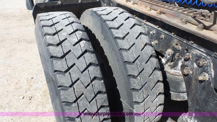 image for item K5101 1995 Kenworth T600B semi truck