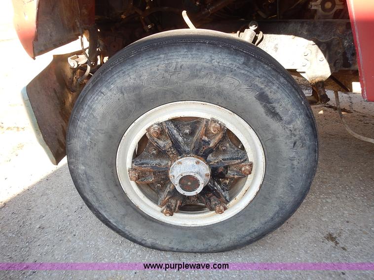 image for item K5105 1993 Ford LT8000 dump truck