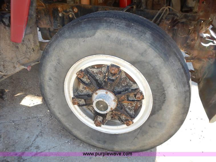 image for item K5105 1993 Ford LT8000 dump truck