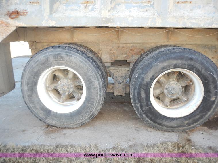 image for item K5105 1993 Ford LT8000 dump truck