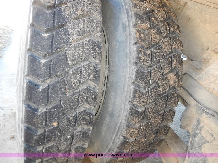 image for item K5105 1993 Ford LT8000 dump truck