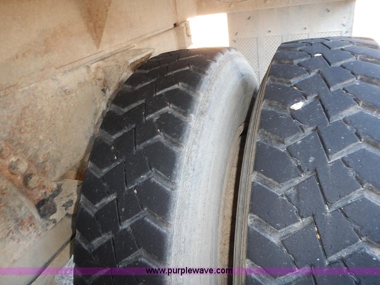 image for item K5105 1993 Ford LT8000 dump truck