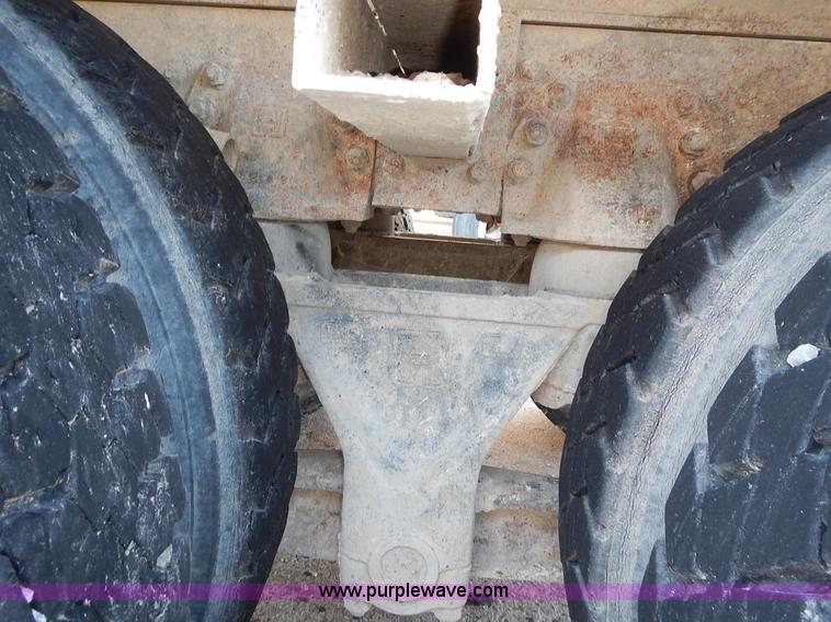 image for item K5105 1993 Ford LT8000 dump truck