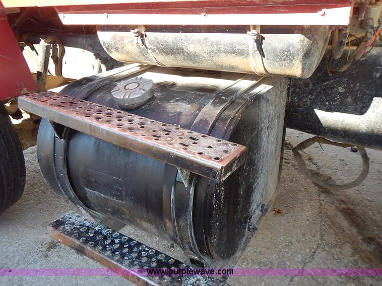 image for item K5105 1993 Ford LT8000 dump truck