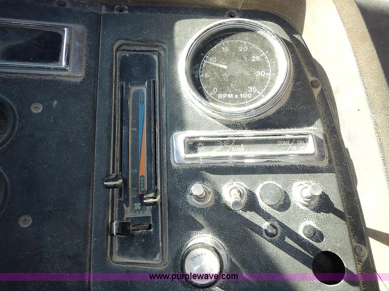 image for item K5105 1993 Ford LT8000 dump truck