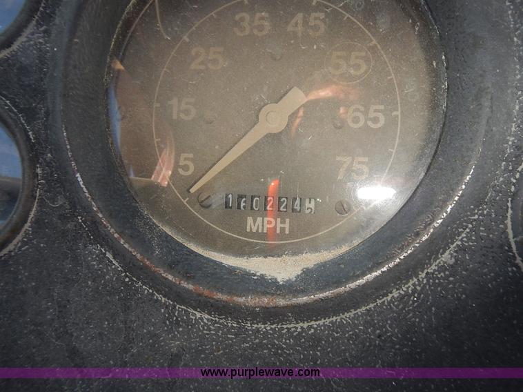 image for item K5105 1993 Ford LT8000 dump truck