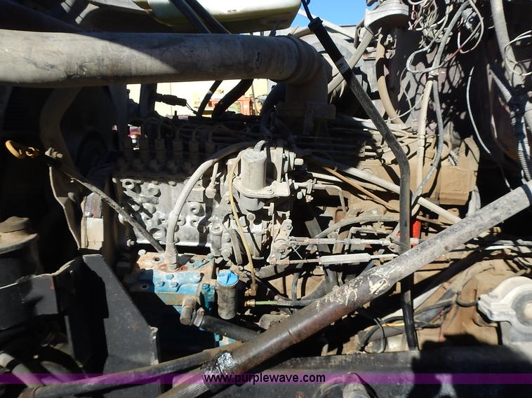 image for item K5105 1993 Ford LT8000 dump truck