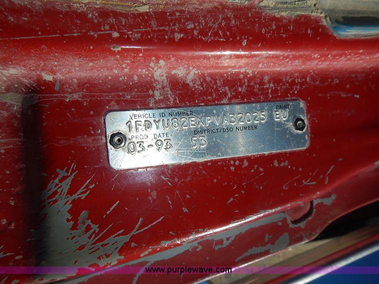 image for item K5105 1993 Ford LT8000 dump truck