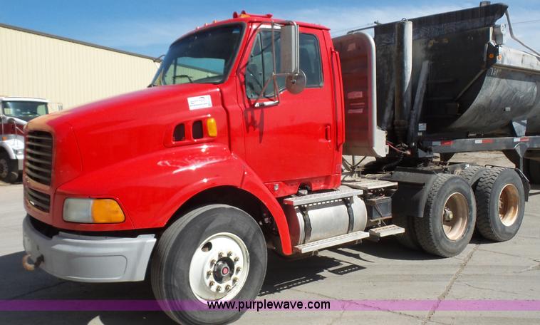 image for item K5107 1998 Ford AT9513 Aeromax 113 semi truck