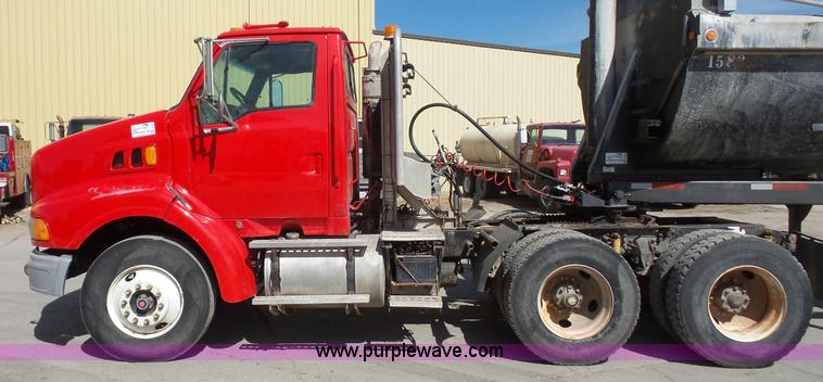 image for item K5107 1998 Ford AT9513 Aeromax 113 semi truck