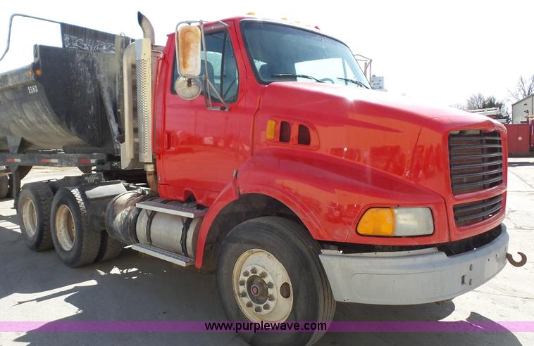 image for item K5107 1998 Ford AT9513 Aeromax 113 semi truck