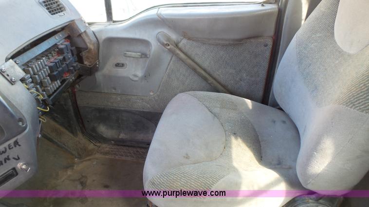 image for item K5107 1998 Ford AT9513 Aeromax 113 semi truck