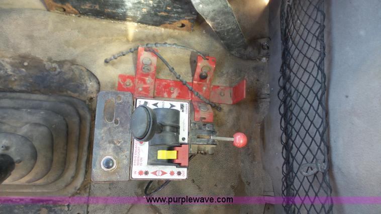 image for item K5107 1998 Ford AT9513 Aeromax 113 semi truck