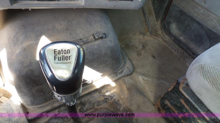 image for item K5107 1998 Ford AT9513 Aeromax 113 semi truck