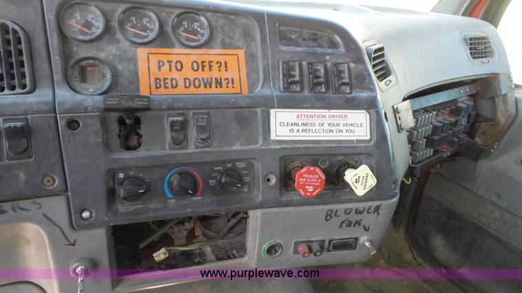 image for item K5107 1998 Ford AT9513 Aeromax 113 semi truck