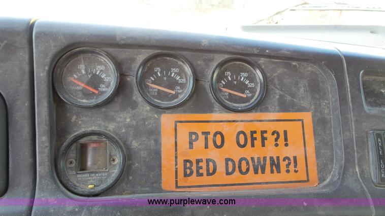 image for item K5107 1998 Ford AT9513 Aeromax 113 semi truck