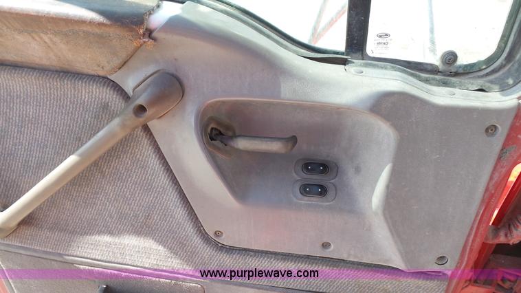 image for item K5107 1998 Ford AT9513 Aeromax 113 semi truck