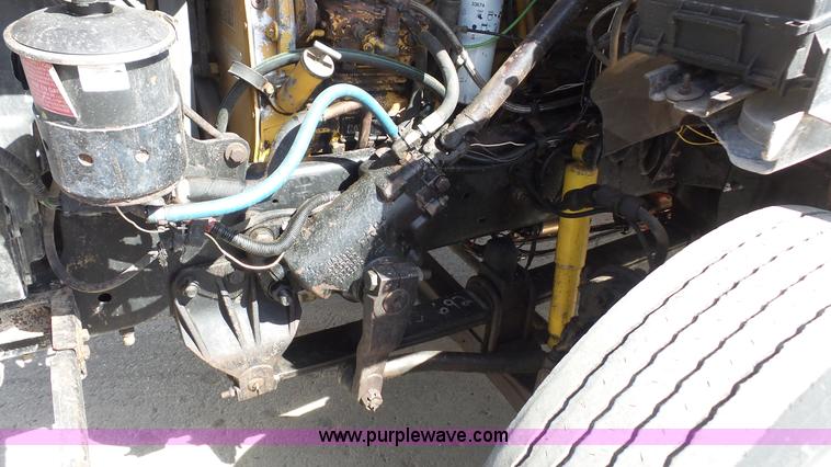 image for item K5107 1998 Ford AT9513 Aeromax 113 semi truck