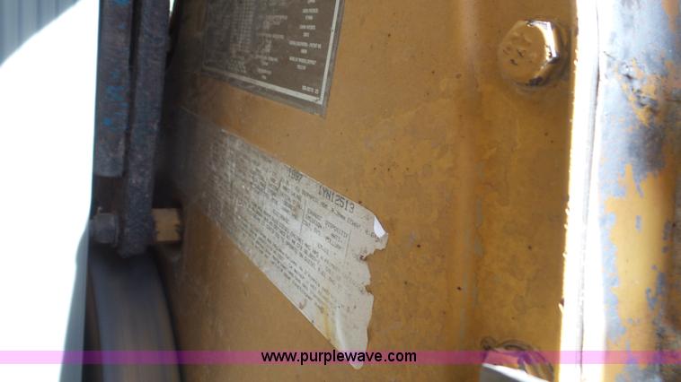 image for item K5107 1998 Ford AT9513 Aeromax 113 semi truck