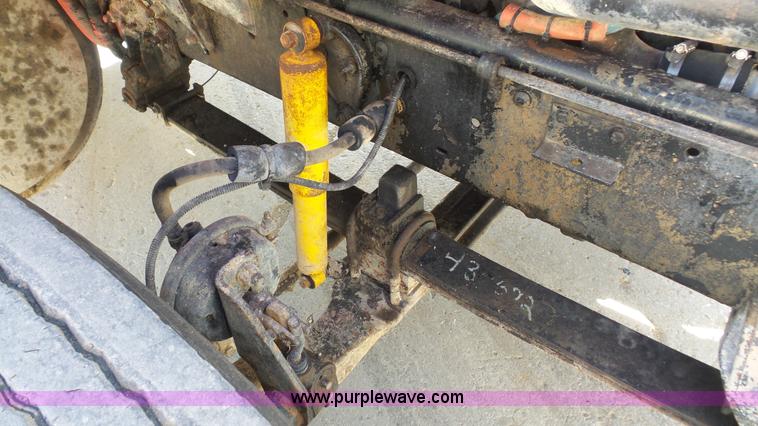 image for item K5107 1998 Ford AT9513 Aeromax 113 semi truck