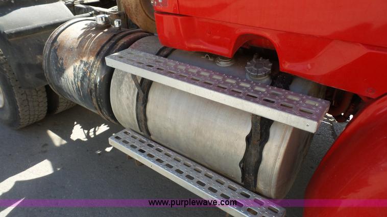 image for item K5107 1998 Ford AT9513 Aeromax 113 semi truck