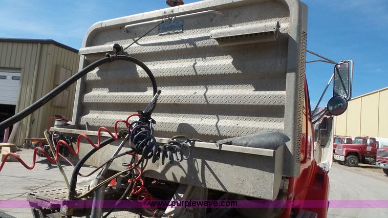 image for item K5107 1998 Ford AT9513 Aeromax 113 semi truck