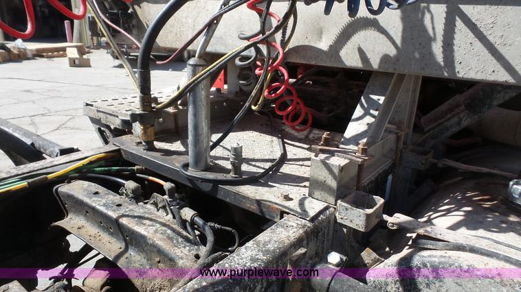 image for item K5107 1998 Ford AT9513 Aeromax 113 semi truck