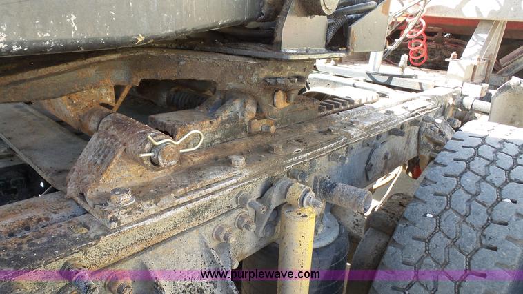 image for item K5107 1998 Ford AT9513 Aeromax 113 semi truck