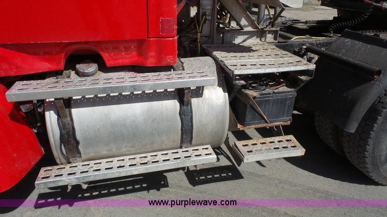 image for item K5107 1998 Ford AT9513 Aeromax 113 semi truck