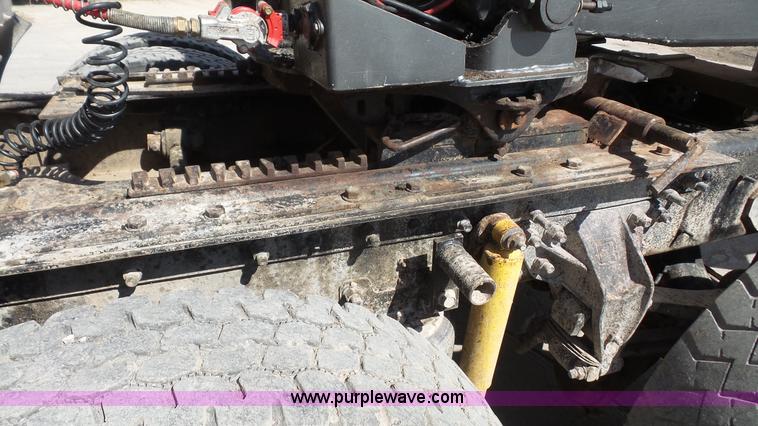 image for item K5107 1998 Ford AT9513 Aeromax 113 semi truck