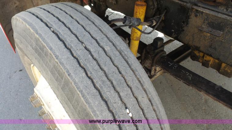 image for item K5107 1998 Ford AT9513 Aeromax 113 semi truck