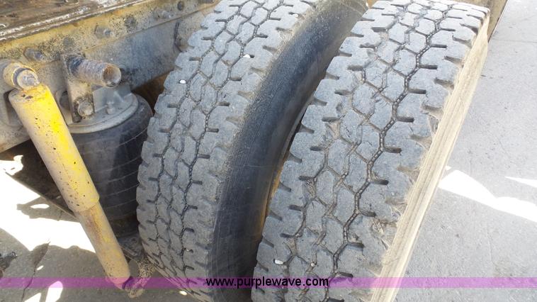 image for item K5107 1998 Ford AT9513 Aeromax 113 semi truck