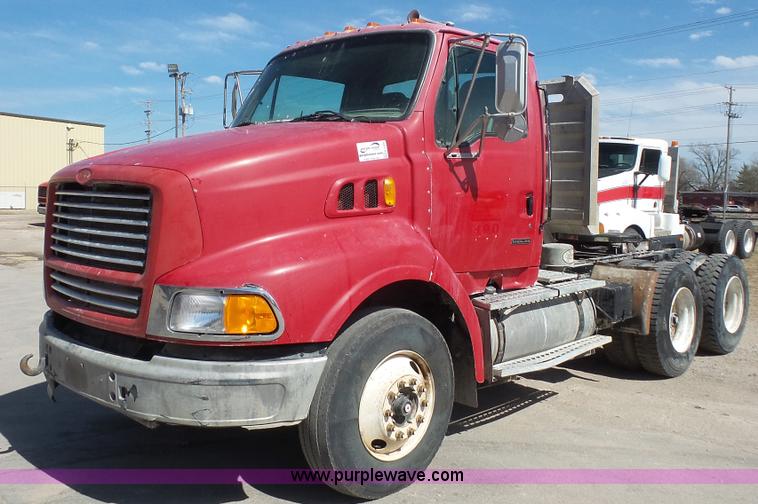 image for item K5109 2000 Sterling AT9513 semi truck
