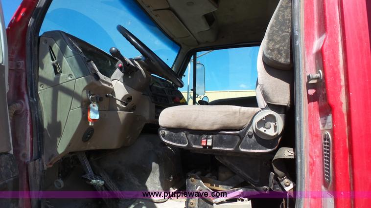 image for item K5109 2000 Sterling AT9513 semi truck