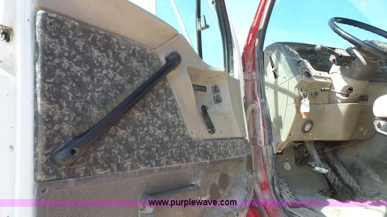 image for item K5109 2000 Sterling AT9513 semi truck