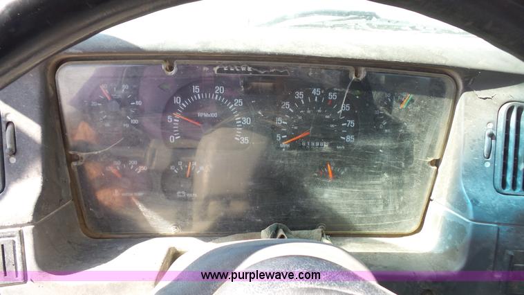 image for item K5109 2000 Sterling AT9513 semi truck