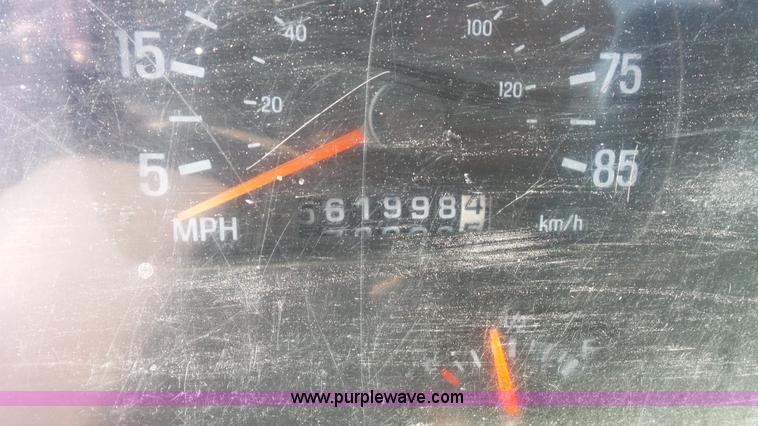 image for item K5109 2000 Sterling AT9513 semi truck