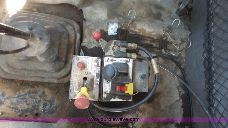 image for item K5109 2000 Sterling AT9513 semi truck