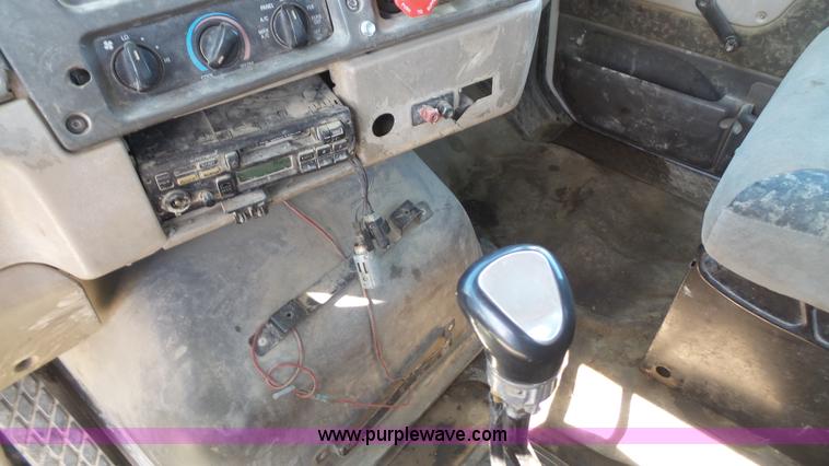 image for item K5109 2000 Sterling AT9513 semi truck