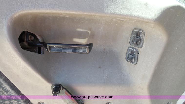 image for item K5109 2000 Sterling AT9513 semi truck