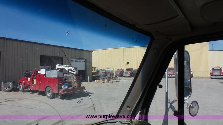 image for item K5109 2000 Sterling AT9513 semi truck